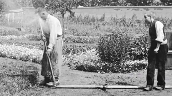 The Waterer Watered (1895) Alice Guy, Louis Lumière 27 The Waterer Watered
